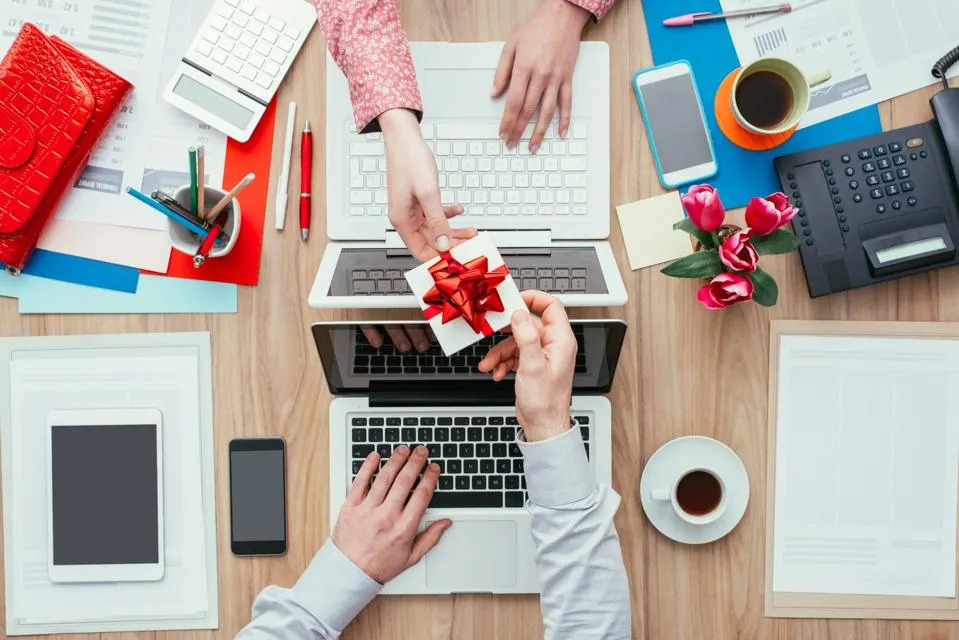 Best Gift Cards for Tech Lovers & Gadgets